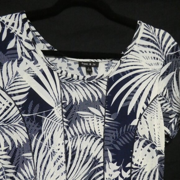 SAMI & JO | large | Navy & White Floral Pattern Short Sleeve Dress | Scoop Neck - Picture 4 of 16